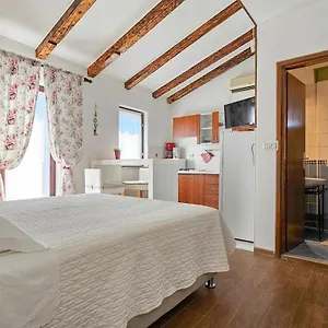  Apartment Marinela