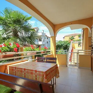  Apartment Alenka Orange